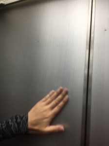 エレベータ傷確認