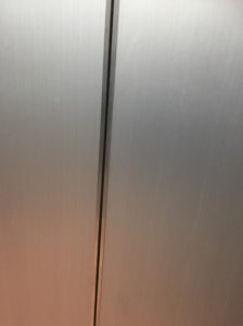 エレベータ傷補修